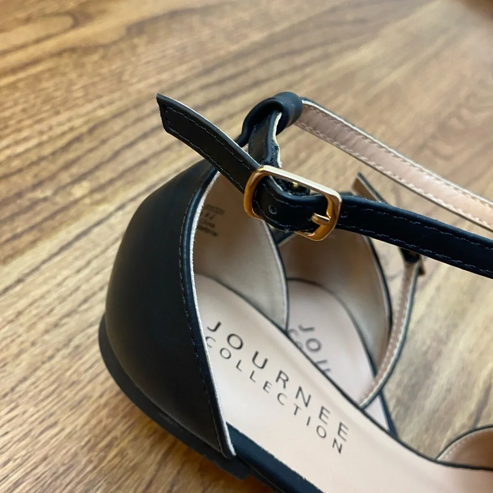 NEW! 🌟 Journee Collection-Black Pointed Flats, Faux Leather.Size 8.5! - Picture 4 of 5